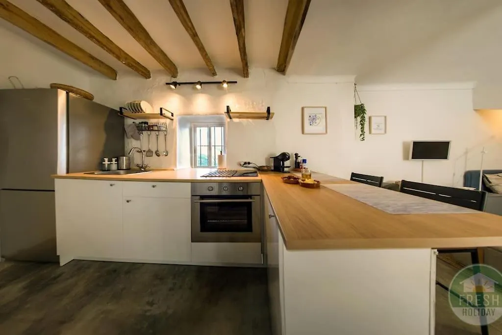 Casitalonga - Modern 1 Bed Apartment In Sayalonga