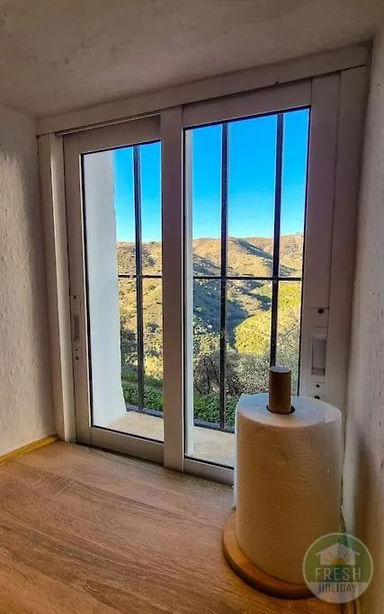 Casitalonga - Modern 1 Bed Apartment In Sayalonga